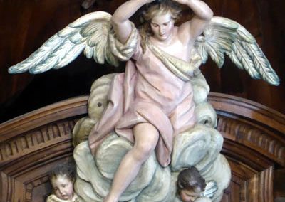 Retablo de San Crispín y San Crispiniano (Bilbao) ángel corona